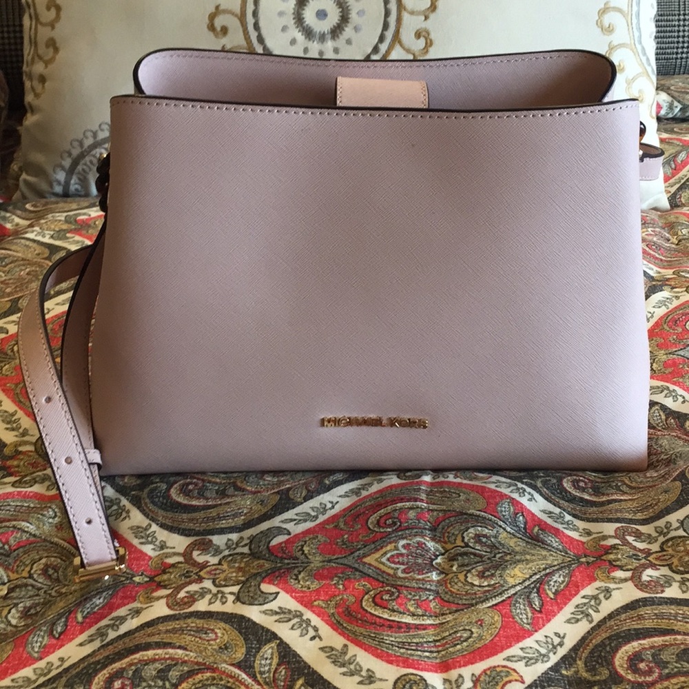 Light pink Michael Kors-like new condition!
